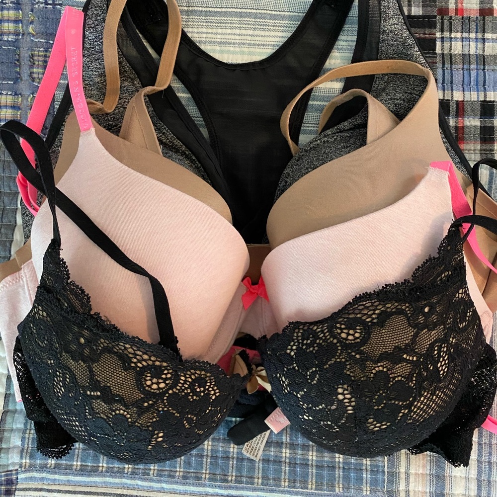 Pack of 4 Victoria’s Secret bras, 36B